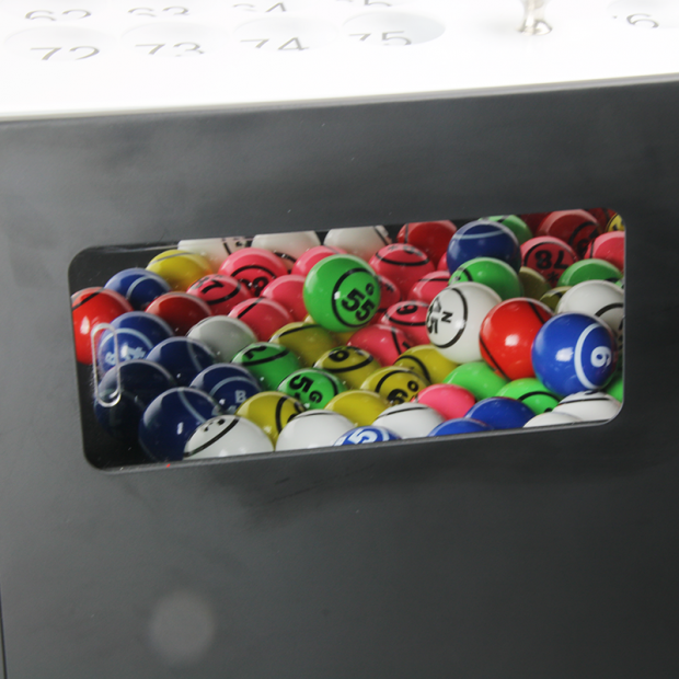 boules de loto dans un boulier à soufflerie