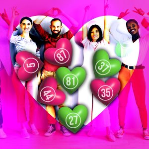 Gens contents a une collecte des fonds pour une bonne cause