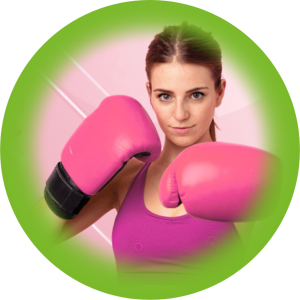 Femme en gants de boxe roses